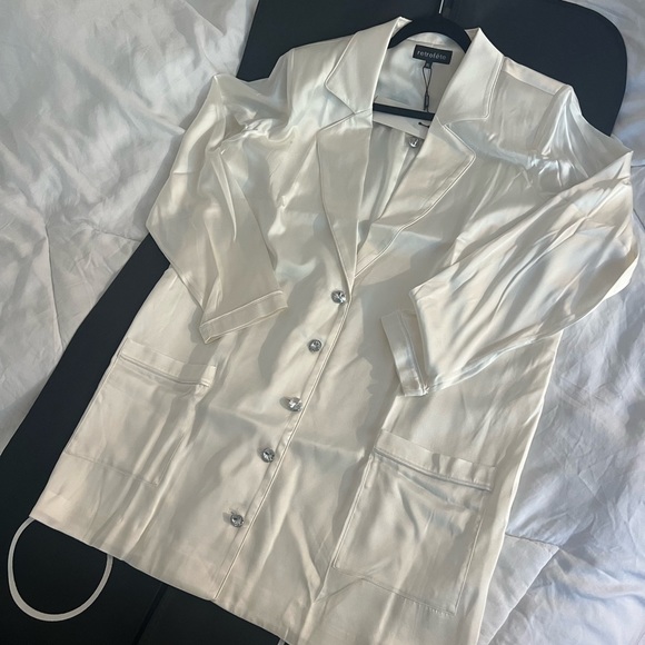 RETROFÊTE Silk Blazer Dress - Picture 3 of 4